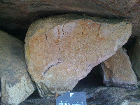Zusammengestellte riesige Steine im UdonThani phu phra bat historical